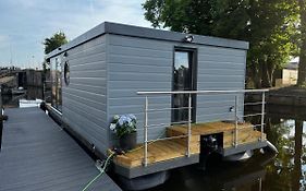 New houseboat 2 bedrooms